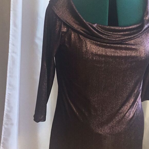 Ribbed material metallic thread top with 3/4 length sleeves in large - Picture 4 of 11